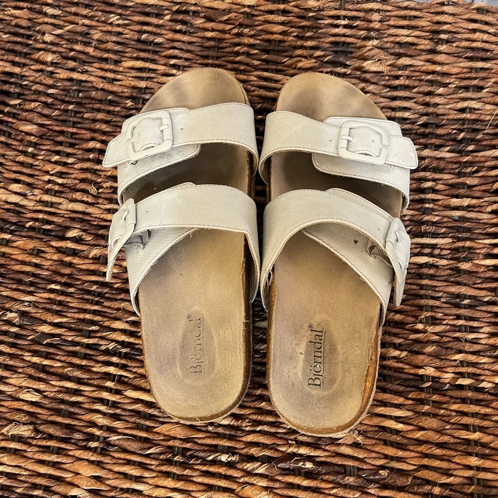 Women’s Bjorndal Trulie cream colored double strap boho sandals, Size 8 - Picture 3 of 5